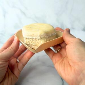 Millefeuilles - geschichteter Weichkäse aus Ziegen- und Kuhmilch
